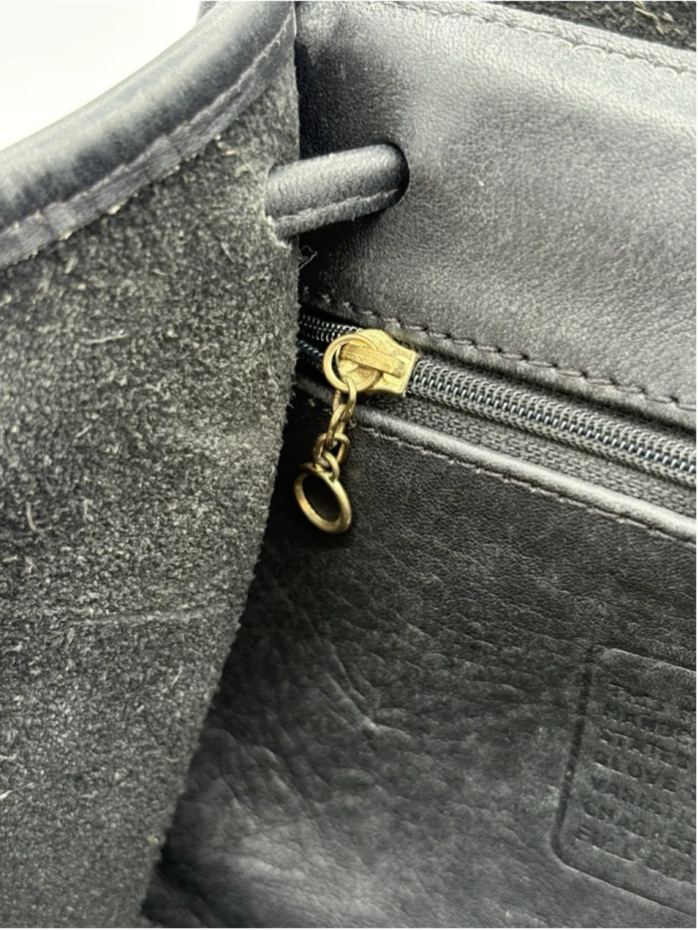 Vintage COACH Daypack Leather Black Turn Lock Logo Charm USA D8D-9791